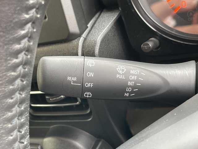 スズキ ジムニー XC 愛知県 2023(令5)年 2万km ミディアムグレー 衝突軽減システム/ディスプレイオーディオ　ナビ機能なし/４WD/バックカメラ/シートヒーター/LEDヘッドライト/ETC/レーンキープアシスト/スマートキー/プッシュスタート/ステアリングスイッチ