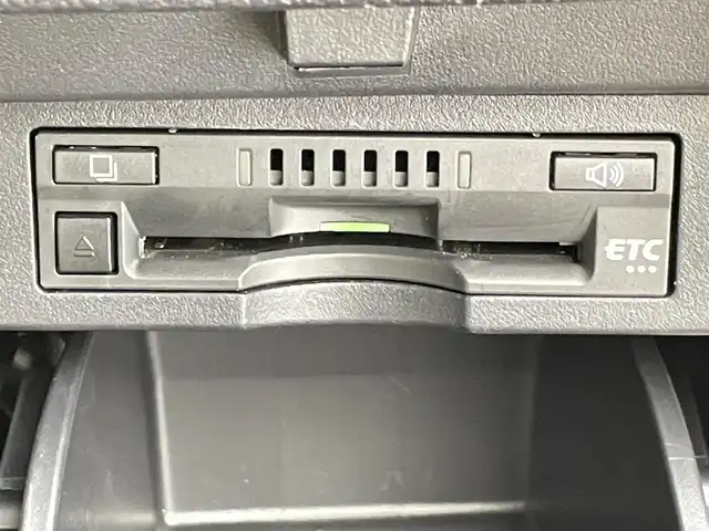 トヨタ アルファードハイブリット X 千葉県 2018(平30)年 3.2万km ホワイトパールクリスタルシャイン 禁煙車/純正７型ナビ/AM＆FM＆Bluetooth＆CD＆DVD＆TV/トヨタセーフティセンス/プリクラッシュセーフティ/レーンキープアシスト/レーダークルーズコントロール/ビルトインＥＴＣ　/両側電動スライドドア　/オートマチックハイビーム　/ＬＥＤヘッドライト　/フォグランプ　/バックカメラ　/電動パーキングブレーキ（オートホールド）/アイドリングストップ/ウィンカーミラー/純正ドアバイザー/プッシュスタート