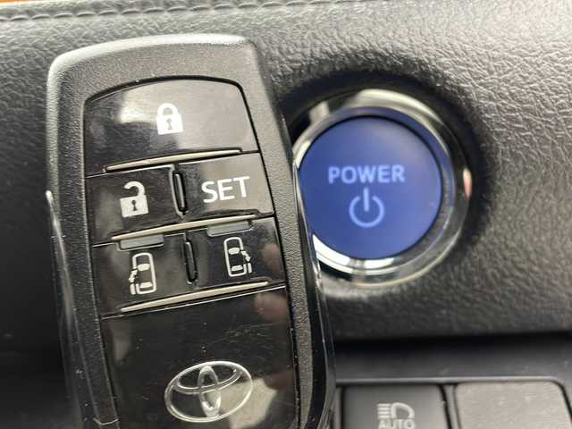 トヨタ シエンタ ハイブリッド G クエロ 茨城県 2020(令2)年 3.6万km ホワイトパールクリスタルシャイン 純正9インチナビ/・FM/AM/DISC/TV/SD/Bluetooth/・バックカメラ/前後ドライブレコーダー/クルーズコントロール/両側パワースライド/ハンドルヒーター/シートヒーター（D+N席）/前後コーナーセンサー/純正フロアマット/社外アルミホイール/ハーフレザーシート/横滑り防止機能/レーンキープアシスト/衝突被害軽減ブレーキ/フロントフォグライト/ドアバイザー/スタートエンジンボタン/LEDヘッドライト