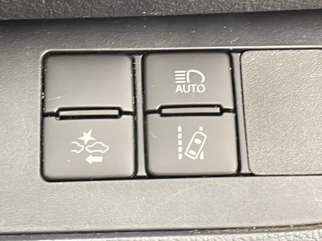 トヨタ シエンタ ハイブリッド G クエロ 茨城県 2020(令2)年 3.6万km ホワイトパールクリスタルシャイン 純正9インチナビ/・FM/AM/DISC/TV/SD/Bluetooth/・バックカメラ/前後ドライブレコーダー/クルーズコントロール/両側パワースライド/ハンドルヒーター/シートヒーター（D+N席）/前後コーナーセンサー/純正フロアマット/社外アルミホイール/ハーフレザーシート/横滑り防止機能/レーンキープアシスト/衝突被害軽減ブレーキ/フロントフォグライト/ドアバイザー/スタートエンジンボタン/LEDヘッドライト