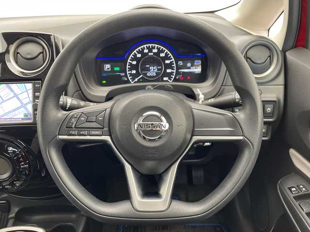日産 ノート e－パワー X Vセレクション 愛知県 2019(令1)年 5.3万km ガーネットレッド 純正ナビ/全方位カメラ/バックカメラ/コーナーセンサー/純正アルミホイール/LEDヘッドライト/インテリジェントミラー/オートライト/ドライブレコーダー/ETC/衝突軽減システム/フルセグ/CD DVD/Bluetooth/ステアリングスイッチ/スマートキー/プッシュスタート