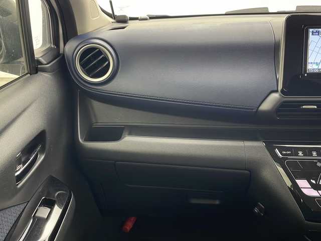 三菱 ｅＫクロス T 秋田県 2019(令1)年 3.2万km シルキーホワイト 4WD/社外メモリナビ　/フルセグTV/CD/DVD/Bluetooth/バックカメラ　/衝突被害軽減ブレーキ　/レーンキープアシスト　/クリアランスソナー　/横滑り防止装置/アイドリングストップ/前席シートヒーター/前方ドライブレコーダー　/ETC/純正エンジンスターター/LEDヘッドライト/フォグランプ/ステアリングリモコン/本革ステアリング/社外フロアマット/純正サイドバイザー/社外アルミホイール