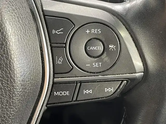 トヨタ カムリ WSレザーパッケージ 愛知県 2019(平31)年 6万km プラチナホワイトパールマイカ 純正８インチナビ/ＪＢＬプレミアムサウンドシステム/レーダークルーズコントロール/プリクラッシュセーフティ/ブラインドスポットモニター/クリアランスソナー/レーンディパーチャーアラート/先行車発進告知/ヘッドアップディスプレイ/パドルシフト/電動パーキングブレーキ/ブレーキホールド/レザーシート/シートヒーター/前後ドライブレコーダー/ビルトインＥＴＣ２．０/レーダー探知機【動作未確認】/AV100V1500Wコンセント/USB入力端子/アクセサリーソケット/ISOFIX/LEDヘッドライト/純正フロアマット/純正18インチアルミホイール