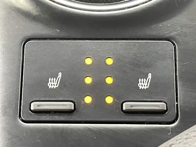 トヨタ カムリ WSレザーパッケージ 愛知県 2019(平31)年 6万km プラチナホワイトパールマイカ 純正８インチナビ/ＪＢＬプレミアムサウンドシステム/レーダークルーズコントロール/プリクラッシュセーフティ/ブラインドスポットモニター/クリアランスソナー/レーンディパーチャーアラート/先行車発進告知/ヘッドアップディスプレイ/パドルシフト/電動パーキングブレーキ/ブレーキホールド/レザーシート/シートヒーター/前後ドライブレコーダー/ビルトインＥＴＣ２．０/レーダー探知機【動作未確認】/AV100V1500Wコンセント/USB入力端子/アクセサリーソケット/ISOFIX/LEDヘッドライト/純正フロアマット/純正18インチアルミホイール