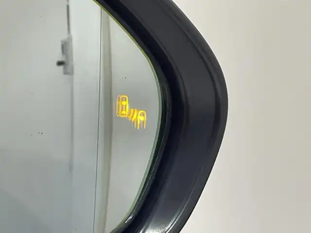 トヨタ カムリ WSレザーパッケージ 愛知県 2019(平31)年 6万km プラチナホワイトパールマイカ 純正８インチナビ/ＪＢＬプレミアムサウンドシステム/レーダークルーズコントロール/プリクラッシュセーフティ/ブラインドスポットモニター/クリアランスソナー/レーンディパーチャーアラート/先行車発進告知/ヘッドアップディスプレイ/パドルシフト/電動パーキングブレーキ/ブレーキホールド/レザーシート/シートヒーター/前後ドライブレコーダー/ビルトインＥＴＣ２．０/レーダー探知機【動作未確認】/AV100V1500Wコンセント/USB入力端子/アクセサリーソケット/ISOFIX/LEDヘッドライト/純正フロアマット/純正18インチアルミホイール