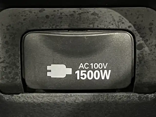 トヨタ カムリ WSレザーパッケージ 愛知県 2019(平31)年 6万km プラチナホワイトパールマイカ 純正８インチナビ/ＪＢＬプレミアムサウンドシステム/レーダークルーズコントロール/プリクラッシュセーフティ/ブラインドスポットモニター/クリアランスソナー/レーンディパーチャーアラート/先行車発進告知/ヘッドアップディスプレイ/パドルシフト/電動パーキングブレーキ/ブレーキホールド/レザーシート/シートヒーター/前後ドライブレコーダー/ビルトインＥＴＣ２．０/レーダー探知機【動作未確認】/AV100V1500Wコンセント/USB入力端子/アクセサリーソケット/ISOFIX/LEDヘッドライト/純正フロアマット/純正18インチアルミホイール