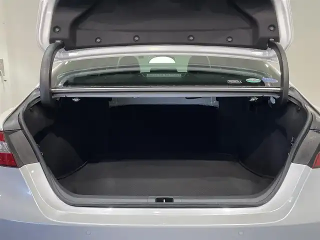 トヨタ カムリ WSレザーパッケージ 愛知県 2019(平31)年 6万km プラチナホワイトパールマイカ 純正８インチナビ/ＪＢＬプレミアムサウンドシステム/レーダークルーズコントロール/プリクラッシュセーフティ/ブラインドスポットモニター/クリアランスソナー/レーンディパーチャーアラート/先行車発進告知/ヘッドアップディスプレイ/パドルシフト/電動パーキングブレーキ/ブレーキホールド/レザーシート/シートヒーター/前後ドライブレコーダー/ビルトインＥＴＣ２．０/レーダー探知機【動作未確認】/AV100V1500Wコンセント/USB入力端子/アクセサリーソケット/ISOFIX/LEDヘッドライト/純正フロアマット/純正18インチアルミホイール