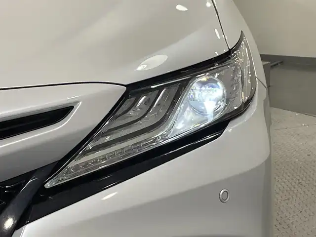 トヨタ カムリ WSレザーパッケージ 愛知県 2019(平31)年 6万km プラチナホワイトパールマイカ 純正８インチナビ/ＪＢＬプレミアムサウンドシステム/レーダークルーズコントロール/プリクラッシュセーフティ/ブラインドスポットモニター/クリアランスソナー/レーンディパーチャーアラート/先行車発進告知/ヘッドアップディスプレイ/パドルシフト/電動パーキングブレーキ/ブレーキホールド/レザーシート/シートヒーター/前後ドライブレコーダー/ビルトインＥＴＣ２．０/レーダー探知機【動作未確認】/AV100V1500Wコンセント/USB入力端子/アクセサリーソケット/ISOFIX/LEDヘッドライト/純正フロアマット/純正18インチアルミホイール