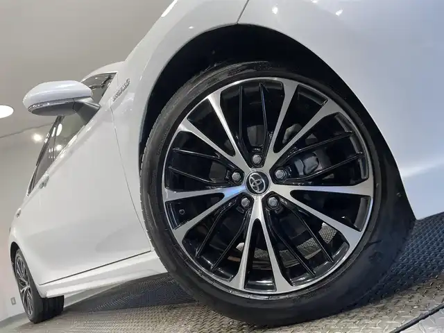 トヨタ カムリ WSレザーパッケージ 愛知県 2019(平31)年 6万km プラチナホワイトパールマイカ 純正８インチナビ/ＪＢＬプレミアムサウンドシステム/レーダークルーズコントロール/プリクラッシュセーフティ/ブラインドスポットモニター/クリアランスソナー/レーンディパーチャーアラート/先行車発進告知/ヘッドアップディスプレイ/パドルシフト/電動パーキングブレーキ/ブレーキホールド/レザーシート/シートヒーター/前後ドライブレコーダー/ビルトインＥＴＣ２．０/レーダー探知機【動作未確認】/AV100V1500Wコンセント/USB入力端子/アクセサリーソケット/ISOFIX/LEDヘッドライト/純正フロアマット/純正18インチアルミホイール