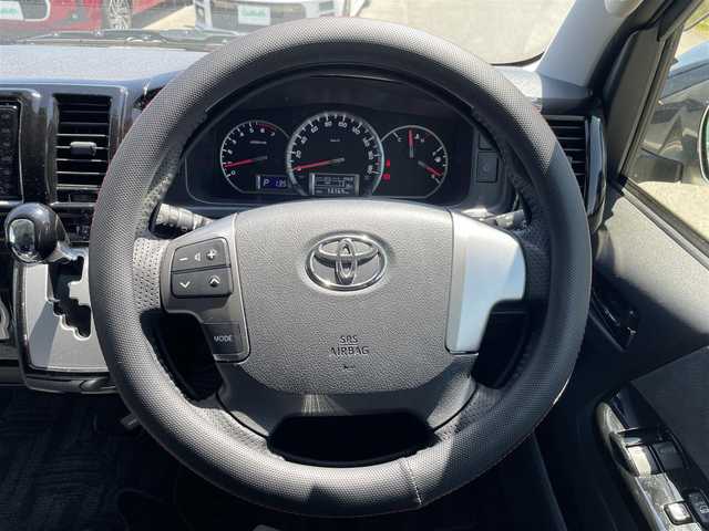 トヨタ ハイエース グランドキャビン 福岡県 2019(平31)年 1.5万km ブラック ・4列シート/・パワーステアリング/・パワーウインドウ/・スマートキー/・WAC/・ブルートゥース/・純正後席用モニター/・CDチェンジャー/・純正ETC2.0/・ウォークスルー/・純正フロアマット/・片側パワースライドドア/・ABS/・横滑り防止装置/・盗難防止装置/・オートライト