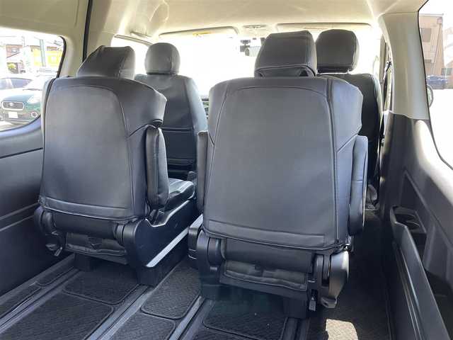 トヨタ ハイエース グランドキャビン 福岡県 2019(平31)年 1.5万km ブラック 4列10人乗り/純正ナビ(BT/CD/DVD)/フルセグTV/パワースライドドア(片側)/バックカメラ/ビルトインETC2.0/ドライブレコーダー/後席用フリップダウンモニター/ビークルスタビリティコントロール/電動格納ドアミラー/オートライト/オートエアコン/ハンドルカバー付/レザー調シートカバー付/2～4列目ベンチシート/シャレン17インチアルミホイール/スマートキー/スマートエントリー/スタートシステム