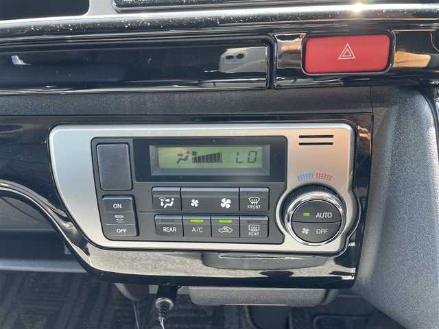 トヨタ ハイエース グランドキャビン 福岡県 2019(平31)年 1.5万km ブラック ・4列シート/・パワーステアリング/・パワーウインドウ/・スマートキー/・WAC/・ブルートゥース/・純正後席用モニター/・CDチェンジャー/・純正ETC2.0/・ウォークスルー/・純正フロアマット/・片側パワースライドドア/・ABS/・横滑り防止装置/・盗難防止装置/・オートライト