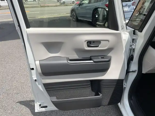 ホンダ Ｎ ＢＯＸ 愛知県 2024(令6)年 0.1万km プラチナホワイトパール ワンオーナー/メモリナビ/フルセグテレビ/バックカメラ/ホンダセンシング/クルーズコントロール/レーンキープアシスト/横滑り防止装置/衝突被害軽減システム/アイドリングストップ/プッシュスタート/前後純正ドライブレコーダー/前後コーナーセンサー/両側パワースライドドア/D＋N席シートヒーター/純正フロアマット/スマートキー/USB入力端子/電動格納式ミラー