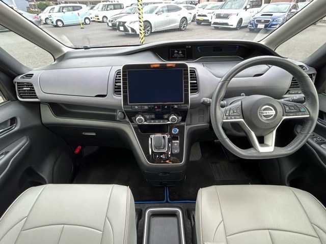 日産 セレナ e－パワー ハイウェイスター V 千葉県 2020(令2)年 2.6万km マルーンレッド 純正ナビ/Bluetooth/CD/DVD/両側パワースライドドア/ハンズフリーパワースライドドア/フリップダウンモニター/アラウンドビューモニター/プロパイロット/インテリジェントパーキングアシスト/エマージェンシーブレーキ/速度標識認識機能/道路標識認識機能/ドライブレコーダー/ETC/ウォークスルー/プッシュスタート/ステアリングスイッチ/スペアキー×１/純正フロアマット/純正アルミホイール