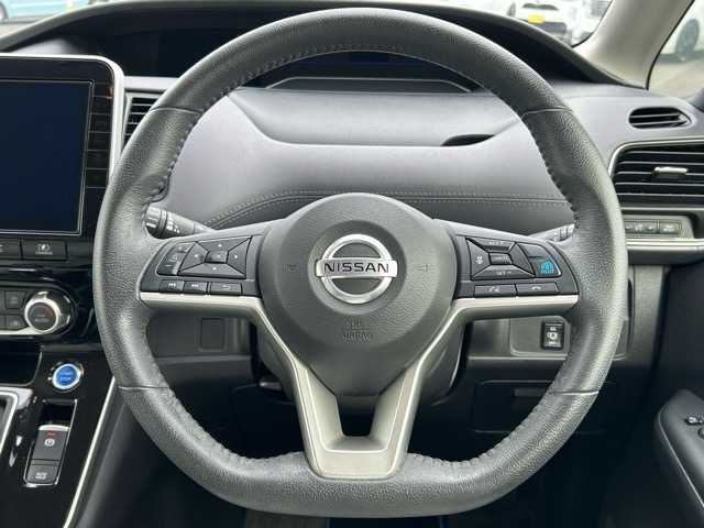 日産 セレナ e－パワー ハイウェイスター V 千葉県 2020(令2)年 2.6万km マルーンレッド 純正ナビ/Bluetooth/CD/DVD/両側パワースライドドア/ハンズフリーパワースライドドア/フリップダウンモニター/アラウンドビューモニター/プロパイロット/インテリジェントパーキングアシスト/エマージェンシーブレーキ/速度標識認識機能/道路標識認識機能/ドライブレコーダー/ETC/ウォークスルー/プッシュスタート/ステアリングスイッチ/スペアキー×１/純正フロアマット/純正アルミホイール