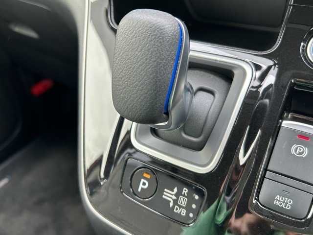 日産 セレナ e－パワー ハイウェイスター V 千葉県 2020(令2)年 2.6万km マルーンレッド 純正ナビ/Bluetooth/CD/DVD/両側パワースライドドア/ハンズフリーパワースライドドア/フリップダウンモニター/アラウンドビューモニター/プロパイロット/インテリジェントパーキングアシスト/エマージェンシーブレーキ/速度標識認識機能/道路標識認識機能/ドライブレコーダー/ETC/ウォークスルー/プッシュスタート/ステアリングスイッチ/スペアキー×１/純正フロアマット/純正アルミホイール