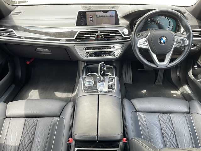 ＢＭＷ ７５０ｉ Mスポーツ 栃木県 2018(平30)年 7.6万km アルピンホワイトⅢ サンルーフ/純正10.25型ナビ/フルセグTV/サラウンドビューカメラ/アクティブクルーズコントロール/パークディスタンスコントロール/ドライビングアシストプラス/・ステアリング/レーンコントロール/・レーンディパーチャーウォーニング/・レーンチェンジウォーニング/・アクティブサイドコリジョンプロテクション/・前車接近警告機能/・衝突回避被害軽減ブレーキ/・後車衝突警報機能/・クロストラフィックウォーニング/パーキングアシスト/ツインターボ/アダプティブLEDヘッドランプ/デュアルオートエアコン/本革巻きスポーツステアリング/パドルシフト/エクスクルーシブナッパ革シート/全席シートヒーター/前席コンフォートシート/ベンチレーション/運転席パワーシート/メモリー/純正20インチアルミホイール/コンフォートアクセス/ハーマンカードンサラウンドシステム/禁煙車