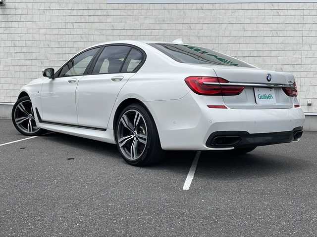 ＢＭＷ ７５０ｉ Mスポーツ 栃木県 2018(平30)年 7.6万km アルピンホワイトⅢ サンルーフ/純正10.25型ナビ/フルセグTV/サラウンドビューカメラ/アクティブクルーズコントロール/パークディスタンスコントロール/ドライビングアシストプラス/・ステアリング/レーンコントロール/・レーンディパーチャーウォーニング/・レーンチェンジウォーニング/・アクティブサイドコリジョンプロテクション/・前車接近警告機能/・衝突回避被害軽減ブレーキ/・後車衝突警報機能/・クロストラフィックウォーニング/パーキングアシスト/ツインターボ/アダプティブLEDヘッドランプ/デュアルオートエアコン/本革巻きスポーツステアリング/パドルシフト/エクスクルーシブナッパ革シート/全席シートヒーター/前席コンフォートシート/ベンチレーション/運転席パワーシート/メモリー/純正20インチアルミホイール/コンフォートアクセス/ハーマンカードンサラウンドシステム/禁煙車