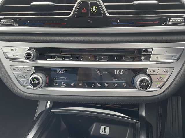 ＢＭＷ ７５０ｉ Mスポーツ 栃木県 2018(平30)年 7.6万km アルピンホワイトⅢ サンルーフ/純正10.25型ナビ/フルセグTV/サラウンドビューカメラ/アクティブクルーズコントロール/パークディスタンスコントロール/ドライビングアシストプラス/・ステアリング/レーンコントロール/・レーンディパーチャーウォーニング/・レーンチェンジウォーニング/・アクティブサイドコリジョンプロテクション/・前車接近警告機能/・衝突回避被害軽減ブレーキ/・後車衝突警報機能/・クロストラフィックウォーニング/パーキングアシスト/ツインターボ/アダプティブLEDヘッドランプ/デュアルオートエアコン/本革巻きスポーツステアリング/パドルシフト/エクスクルーシブナッパ革シート/全席シートヒーター/前席コンフォートシート/ベンチレーション/運転席パワーシート/メモリー/純正20インチアルミホイール/コンフォートアクセス/ハーマンカードンサラウンドシステム/禁煙車