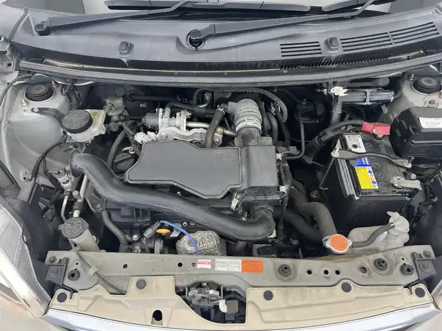 トヨタ パッソ X Lパッケージ S 滋賀県 2018(平30)年 6.2万km キナコメタリック 禁煙車/純正ナビ/【Bluetooth/フルセグTV/CD】/ETC/スマートアシスト3/・衝突警報機能/・衝突回避支援ブレーキ/・誤発進抑制制御機能/・車線逸脱警報機能/・オートハイビーム/・先行車発進お知らせ機能/コーナーセンサー/オートライト/スマートキー/アイドリングストップ/電動格納ミラー/純正フロアマット/ドアバイザー