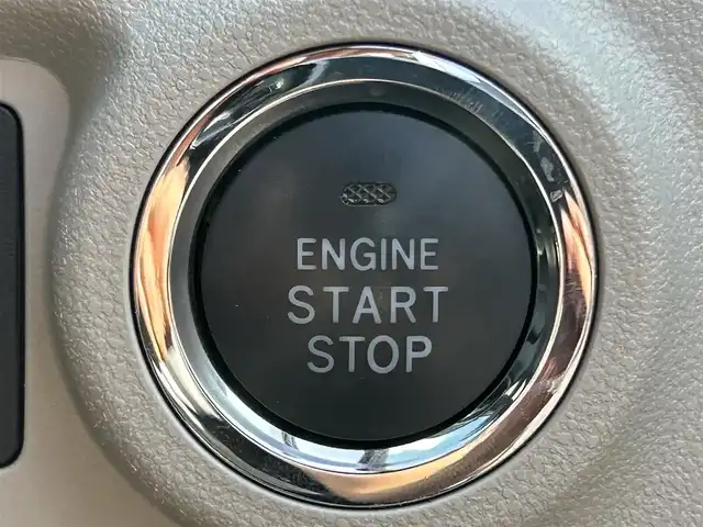 トヨタ パッソ X Lパッケージ S 滋賀県 2018(平30)年 6.2万km キナコメタリック 禁煙車/純正ナビ/【Bluetooth/フルセグTV/CD】/ETC/スマートアシスト3/・衝突警報機能/・衝突回避支援ブレーキ/・誤発進抑制制御機能/・車線逸脱警報機能/・オートハイビーム/・先行車発進お知らせ機能/コーナーセンサー/オートライト/スマートキー/アイドリングストップ/電動格納ミラー/純正フロアマット/ドアバイザー
