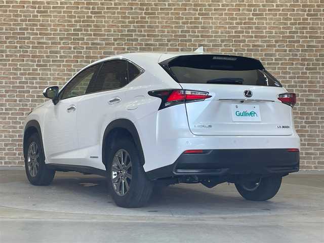 レクサス ＮＸ 300h Iパッケージ 岩手県 2015(平27)年 4.8万km ソニッククォーツ ４WD/寒冷地仕様/レーダークルーズコントロール/プリクラッシュセーフティ/レーンディパーチャーアラート/オートマチックハイビーム/オートブレーキホールド/横滑り防止装置/クリアランスソナー/パドルシフト/ヘッドアップディスプレイ/L-texシート/パワーシート/シートヒーター/ステアリングヒーター/AC100V100Wアクセサリーコンセント/純正ナビ/（CD/DVD/Blu-rayDisc/フルセグ/microSD/AUX/USB/Bluetooth）/ステアリングスイッチ/バックカメラ/ETC2.0/LEDヘッドランプ/純正17インチアルミホイール