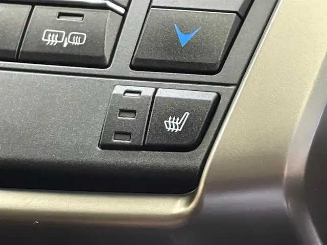 レクサス ＮＸ 300h Iパッケージ 岩手県 2015(平27)年 4.8万km ソニッククォーツ ４WD/寒冷地仕様/レーダークルーズコントロール/プリクラッシュセーフティ/レーンディパーチャーアラート/オートマチックハイビーム/オートブレーキホールド/横滑り防止装置/クリアランスソナー/パドルシフト/ヘッドアップディスプレイ/L-texシート/パワーシート/シートヒーター/ステアリングヒーター/AC100V100Wアクセサリーコンセント/純正ナビ/（CD/DVD/Blu-rayDisc/フルセグ/microSD/AUX/USB/Bluetooth）/ステアリングスイッチ/バックカメラ/ETC2.0/LEDヘッドランプ/純正17インチアルミホイール
