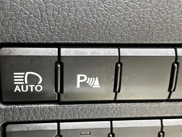 レクサス ＮＸ 300h Iパッケージ 岩手県 2015(平27)年 4.8万km ソニッククォーツ ４WD/寒冷地仕様/レーダークルーズコントロール/プリクラッシュセーフティ/レーンディパーチャーアラート/オートマチックハイビーム/オートブレーキホールド/横滑り防止装置/クリアランスソナー/パドルシフト/ヘッドアップディスプレイ/L-texシート/パワーシート/シートヒーター/ステアリングヒーター/AC100V100Wアクセサリーコンセント/純正ナビ/（CD/DVD/Blu-rayDisc/フルセグ/microSD/AUX/USB/Bluetooth）/ステアリングスイッチ/バックカメラ/ETC2.0/LEDヘッドランプ/純正17インチアルミホイール