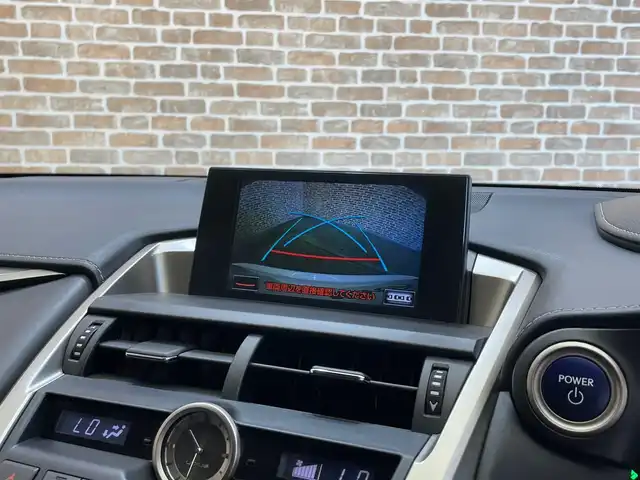 レクサス ＮＸ 300h Iパッケージ 岩手県 2015(平27)年 4.8万km ソニッククォーツ ４WD/寒冷地仕様/レーダークルーズコントロール/プリクラッシュセーフティ/レーンディパーチャーアラート/オートマチックハイビーム/オートブレーキホールド/横滑り防止装置/クリアランスソナー/パドルシフト/ヘッドアップディスプレイ/L-texシート/パワーシート/シートヒーター/ステアリングヒーター/AC100V100Wアクセサリーコンセント/純正ナビ/（CD/DVD/Blu-rayDisc/フルセグ/microSD/AUX/USB/Bluetooth）/ステアリングスイッチ/バックカメラ/ETC2.0/LEDヘッドランプ/純正17インチアルミホイール
