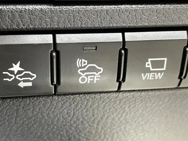 レクサス ＮＸ 300h Iパッケージ 岩手県 2015(平27)年 4.8万km ソニッククォーツ ４WD/寒冷地仕様/レーダークルーズコントロール/プリクラッシュセーフティ/レーンディパーチャーアラート/オートマチックハイビーム/オートブレーキホールド/横滑り防止装置/クリアランスソナー/パドルシフト/ヘッドアップディスプレイ/L-texシート/パワーシート/シートヒーター/ステアリングヒーター/AC100V100Wアクセサリーコンセント/純正ナビ/（CD/DVD/Blu-rayDisc/フルセグ/microSD/AUX/USB/Bluetooth）/ステアリングスイッチ/バックカメラ/ETC2.0/LEDヘッドランプ/純正17インチアルミホイール