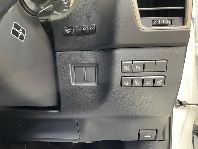 レクサス ＮＸ 300h Iパッケージ 岩手県 2015(平27)年 4.8万km ソニッククォーツ ４WD/寒冷地仕様/レーダークルーズコントロール/プリクラッシュセーフティ/レーンディパーチャーアラート/オートマチックハイビーム/オートブレーキホールド/横滑り防止装置/クリアランスソナー/パドルシフト/ヘッドアップディスプレイ/L-texシート/パワーシート/シートヒーター/ステアリングヒーター/AC100V100Wアクセサリーコンセント/純正ナビ/（CD/DVD/Blu-rayDisc/フルセグ/microSD/AUX/USB/Bluetooth）/ステアリングスイッチ/バックカメラ/ETC2.0/LEDヘッドランプ/純正17インチアルミホイール