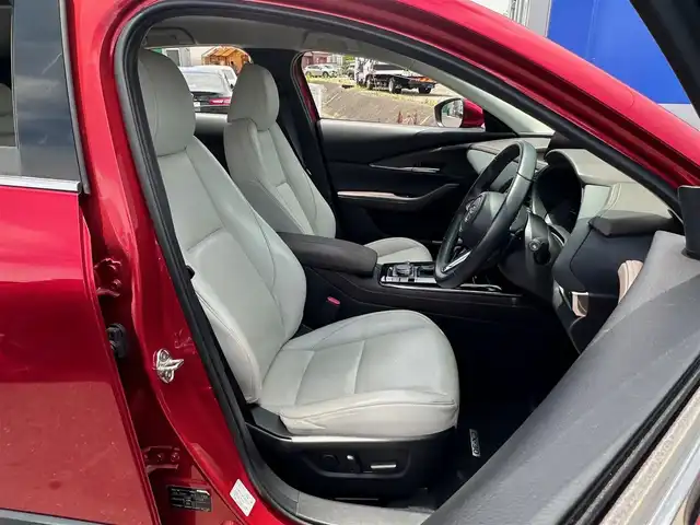 マツダ ＣＸ－３０ XD Lパッケージ 宮城県 2019(令1)年 0.8万km ソウルレッドクリスタルM DVD/CD/地デジチューナー/＝＝＝/スマートブレーキサポート/AT誤発進抑制制御/レーダークルーズコントロール（全車速追従機能付）/パーキングセンサー（フロント/リア）/車線逸脱警報システム/レーンキープアシスト/ブラインドスポットモニタリング/接近車両検知（前側方/後側方）/クルージングトラフィックサポート/ドライバーアテンションアラート/ヘッドアップディスプレイ/マツダコネクトナビ（8.8インチディスプレイ）/・Bluetooth/・USB/HDMI/ETC/ドライブレコーダー/パワーバックドア/ホワイトレザーシート/運転席メモリー機能付パワーシート/前席シートヒーター/ステアリングヒーター/革巻きステアリング/パドルシフト/電動パーキングブレーキ/ブレーキホールド/アダプティブLEDヘッドランプ/オートライト/スマートキー＆プッシュスタート/スペアキー/電動格納ミラー/純正18インチAW/純正フロアマット/ドアバイザー/W/サイド/カーテンエアバッグ