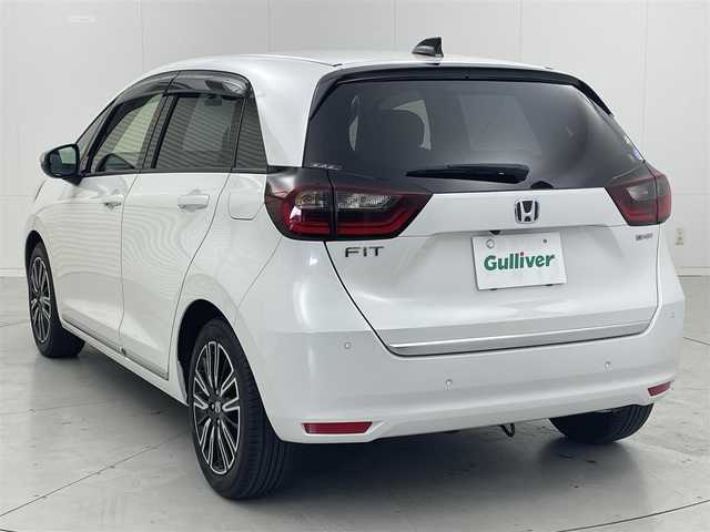 ホンダ フィット e:HEVリュクス 茨城県 2020(令2)年 0.7万km プラチナホワイトパール 純正9型ナビ/バックカメラ/フルセグ/衝突被害軽減ブレーキ/車線逸脱抑制装置/レーダークルーズコントロール/オートマチックハイビーム/クリアランスソナー/ETC/ドラレコ/シートヒーター/ステアリングヒーター/純正16インチAW/LEDヘッドライト/スマートキー