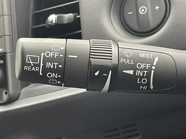 ホンダ フィット e:HEVリュクス 茨城県 2020(令2)年 0.7万km プラチナホワイトパール 純正9型ナビ/バックカメラ/フルセグ/衝突被害軽減ブレーキ/車線逸脱抑制装置/レーダークルーズコントロール/オートマチックハイビーム/クリアランスソナー/ETC/ドラレコ/シートヒーター/ステアリングヒーター/純正16インチAW/LEDヘッドライト/スマートキー