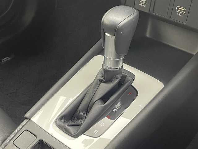 ホンダ フィット e:HEVリュクス 茨城県 2020(令2)年 0.7万km プラチナホワイトパール 純正9型ナビ/バックカメラ/フルセグ/衝突被害軽減ブレーキ/車線逸脱抑制装置/レーダークルーズコントロール/オートマチックハイビーム/クリアランスソナー/ETC/ドラレコ/シートヒーター/ステアリングヒーター/純正16インチAW/LEDヘッドライト/スマートキー