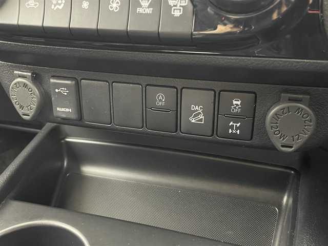 トヨタ ハイラックス Z 茨城県 2022(令4)年 1.1万km アティチュードブラックマイカ 純正ナビ/バックカメラ/フルセグ/トノカバー/ベッドライナー/衝突被害軽減ブレーキ/車線逸脱抑制装置/レーダークルーズコントロール/クリアランスソナー/ETC/純正17インチAW/LEDヘッドライト/スマートキー