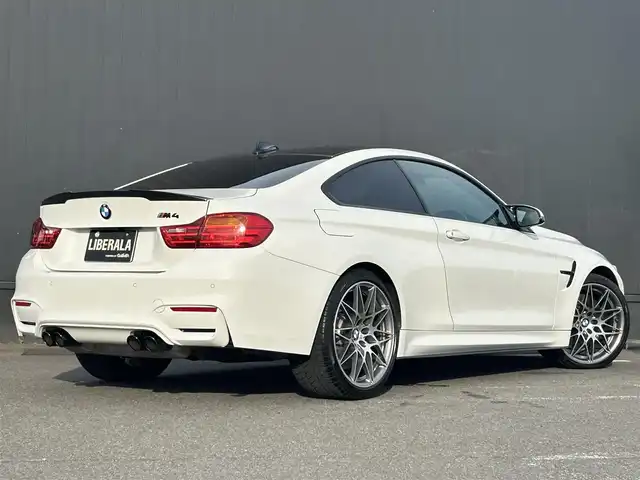 ＢＭＷ Ｍ４ 茨城県 2016(平28)年 5.3万km アルピンホワイトⅢ アンビエントライト/パドルシフト/レーンチェンジウォーニング/Fドラレコ/レーダー探知器/コンフォートA/iDriveナビ/コンペティションパッケージ/-エンジン最高出力３３１ｋW（４５０ｐｓ）/　専用セッティング/　-アダプティブＭサスペンション/　-ＤＳＣ/　-アクティブＭディファレンシャル/-ハイグロスブラック仕上げキドニーグリル/-20インチアルミ/-Ｍスポーツエキゾーストシステム/-専用軽量Ｍスポーツシート