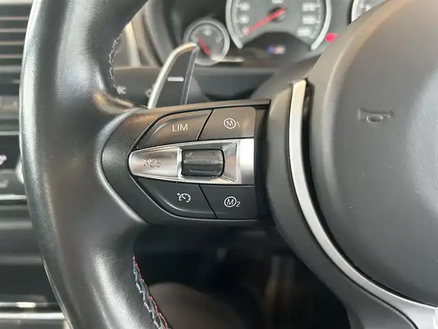 ＢＭＷ Ｍ４ 茨城県 2016(平28)年 5.3万km アルピンホワイトⅢ アンビエントライト/パドルシフト/レーンチェンジウォーニング/Fドラレコ/レーダー探知器/コンフォートA/iDriveナビ/コンペティションパッケージ/-エンジン最高出力３３１ｋW（４５０ｐｓ）/　専用セッティング/　-アダプティブＭサスペンション/　-ＤＳＣ/　-アクティブＭディファレンシャル/-ハイグロスブラック仕上げキドニーグリル/-20インチアルミ/-Ｍスポーツエキゾーストシステム/-専用軽量Ｍスポーツシート