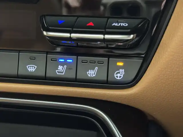 マツダ ＣＸ－６０ XD HV プレミアムスポーツ 三重県 2022(令4)年 1.3万km ロジウムホワイトプレミアムメタリック ディーゼルターボ・マイルドハイブリッド/4WD/MTモード付8AT/12.3インチナビ/（FM/AM/Bluetooth/USB/CarPlay/AndroidAuto/TV/HDMI）/360°ビュー・モニター/BOSEサウンドシステム（12スピーカー）/ドライブレコーダー前後/ETC/i-ACTIVSENSE/・スマートブレーキサポート/・レーダークルーズコントロール/・クルージング&トラフィックサポート/・ドライバー異常時対応システム/・ドライバーモニタリング/・レーンキープアシストシステム/・ブラインドスポットモニタリング/・クロストラフィックアラート（前後）/・パーキングセンサー（前後）/・ヒルディセントコントロール/など/装備/・パノラマサンルーフ/・茶革（ナッパレザー＆レガーヌ：人工皮革）/・シートヒーター（D/N/2nd左右）＆ベンチレーション（D/N）/・ステアリングヒーター/・10wayパワーシート（Dメモリー付/N）/・ハンズフリーパワーリフトゲート/・ドライバーパーソナライズ/・アクティブドライビングディスプレイ/・1500W電源/・ワイヤレス充電/・左右独立オートエアコン/・Weds『F-ZERO FZ-4』20×8＋42アルミホイール/など