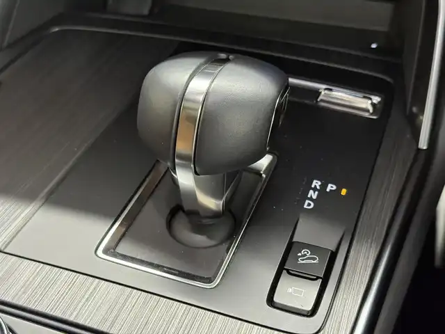 マツダ ＣＸ－６０ XD HV プレミアムスポーツ 三重県 2022(令4)年 1.3万km ロジウムホワイトプレミアムメタリック ディーゼルターボ・マイルドハイブリッド/4WD/MTモード付8AT/12.3インチナビ/（FM/AM/Bluetooth/USB/CarPlay/AndroidAuto/TV/HDMI）/360°ビュー・モニター/BOSEサウンドシステム（12スピーカー）/ドライブレコーダー前後/ETC/i-ACTIVSENSE/・スマートブレーキサポート/・レーダークルーズコントロール/・クルージング&トラフィックサポート/・ドライバー異常時対応システム/・ドライバーモニタリング/・レーンキープアシストシステム/・ブラインドスポットモニタリング/・クロストラフィックアラート（前後）/・パーキングセンサー（前後）/・ヒルディセントコントロール/など/装備/・パノラマサンルーフ/・茶革（ナッパレザー＆レガーヌ：人工皮革）/・シートヒーター（D/N/2nd左右）＆ベンチレーション（D/N）/・ステアリングヒーター/・10wayパワーシート（Dメモリー付/N）/・ハンズフリーパワーリフトゲート/・ドライバーパーソナライズ/・アクティブドライビングディスプレイ/・1500W電源/・ワイヤレス充電/・左右独立オートエアコン/・Weds『F-ZERO FZ-4』20×8＋42アルミホイール/など