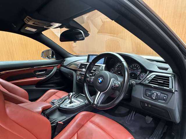 ＢＭＷ Ｍ４ クーペ 千葉県 2015(平27)年 5.3万km アルピンホワイトⅢ 赤革シート　/クルーズコントロール　/HUD　/ナビ　/TV　/Bカメラ　/Bluetooth接続　/電動シート　/シートH　/コンフォートアクセス　/PDC　/LEDライト　/衝突軽減B　/LAK　/ETC　/カーボンFリップスポイラー /トランクスポイラー