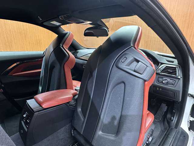 ＢＭＷ Ｍ４ クーペ 千葉県 2015(平27)年 5.3万km アルピンホワイトⅢ 赤革シート　/クルーズコントロール　/HUD　/ナビ　/TV　/Bカメラ　/Bluetooth接続　/電動シート　/シートH　/コンフォートアクセス　/PDC　/LEDライト　/衝突軽減B　/LAK　/ETC　/カーボンFリップスポイラー /トランクスポイラー