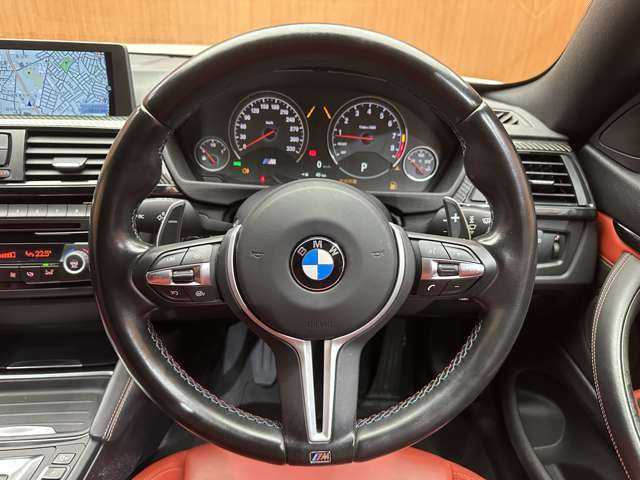 ＢＭＷ Ｍ４ クーペ 千葉県 2015(平27)年 5.3万km アルピンホワイトⅢ 赤革シート　/クルーズコントロール　/HUD　/ナビ　/TV　/Bカメラ　/Bluetooth接続　/電動シート　/シートH　/コンフォートアクセス　/PDC　/LEDライト　/衝突軽減B　/LAK　/ETC　/カーボンFリップスポイラー /トランクスポイラー