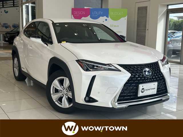 レクサス ＵＸ 250h バージョンC 埼玉県 2019(平31)年 5.6万km ソニッククォーツ プリクラッシュセーフティ/純正10.3インチメモリナビ/　CD/DVD/BT/フルセグ/全方位カメラ/レーダークルーズコントロール/LEDヘッドライト/革シート/シートヒーター/パワーシート/シートメモリー/ブラインドスポットモニター/純正17インチアルミホイール/ステアリングヒーター/ステアリングスイッチ/純正ETC2.0