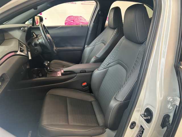 レクサス ＵＸ 250h バージョンC 埼玉県 2019(平31)年 5.6万km ソニッククォーツ プリクラッシュセーフティ/純正10.3インチメモリナビ/　CD/DVD/BT/フルセグ/全方位カメラ/レーダークルーズコントロール/LEDヘッドライト/革シート/シートヒーター/パワーシート/シートメモリー/ブラインドスポットモニター/純正17インチアルミホイール/ステアリングヒーター/ステアリングスイッチ/純正ETC2.0