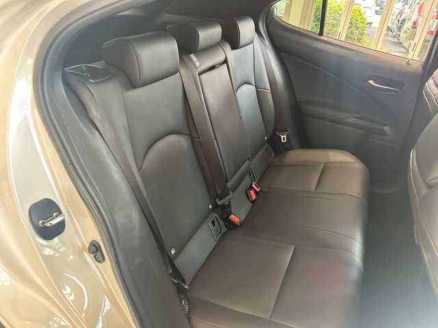 レクサス ＵＸ 250h バージョンC 埼玉県 2019(平31)年 5.6万km ソニッククォーツ プリクラッシュセーフティ/純正10.3インチメモリナビ/　CD/DVD/BT/フルセグ/全方位カメラ/レーダークルーズコントロール/LEDヘッドライト/革シート/シートヒーター/パワーシート/シートメモリー/ブラインドスポットモニター/純正17インチアルミホイール/ステアリングヒーター/ステアリングスイッチ/純正ETC2.0