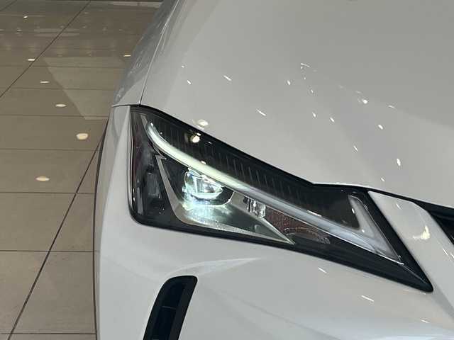 レクサス ＵＸ 250h バージョンC 埼玉県 2019(平31)年 5.6万km ソニッククォーツ プリクラッシュセーフティ/純正10.3インチメモリナビ/　CD/DVD/BT/フルセグ/全方位カメラ/レーダークルーズコントロール/LEDヘッドライト/革シート/シートヒーター/パワーシート/シートメモリー/ブラインドスポットモニター/純正17インチアルミホイール/ステアリングヒーター/ステアリングスイッチ/純正ETC2.0