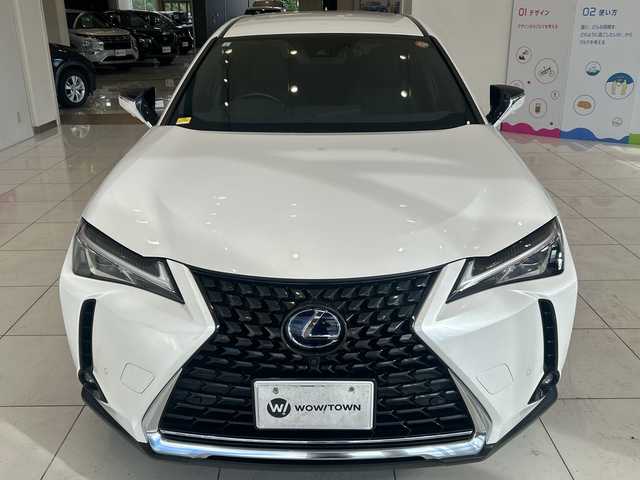 レクサス ＵＸ 250h バージョンC 埼玉県 2019(平31)年 5.6万km ソニッククォーツ プリクラッシュセーフティ/純正10.3インチメモリナビ/　CD/DVD/BT/フルセグ/全方位カメラ/レーダークルーズコントロール/LEDヘッドライト/革シート/シートヒーター/パワーシート/シートメモリー/ブラインドスポットモニター/純正17インチアルミホイール/ステアリングヒーター/ステアリングスイッチ/純正ETC2.0