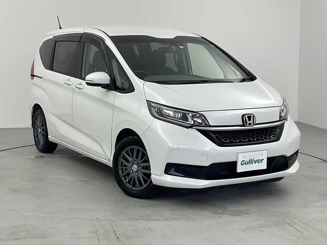 ホンダ フリード G 愛知県 2023(令5)年 2万km プラチナホワイトパール ワンオーナー/純正ナビ/【Bluetooth/フルセグTV/CD/DVD】/両側パワースライドドア/Honda SENSING/・衝突軽減ブレーキ/・歩行者事故低減ステアリング/・アダプティブクルーズコントロール/・車線維持支援システム/・路外逸脱抑制機能/・誤発進抑制機能/・先行車発進お知らせ機能/・標識認識機能/・後方誤発進抑制機能/アイドリングストップ/シートヒーター/ウレタンステア/ビルトインETC/サイドシェード/前後ドライブレコーダー/ドアバイザー/ISOFIX/ECON/LEDオートライト/電動格納ミラー