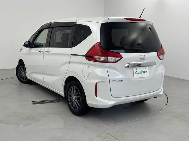 ホンダ フリード G 愛知県 2023(令5)年 2万km プラチナホワイトパール ワンオーナー/純正ナビ/【Bluetooth/フルセグTV/CD/DVD】/両側パワースライドドア/Honda SENSING/・衝突軽減ブレーキ/・歩行者事故低減ステアリング/・アダプティブクルーズコントロール/・車線維持支援システム/・路外逸脱抑制機能/・誤発進抑制機能/・先行車発進お知らせ機能/・標識認識機能/・後方誤発進抑制機能/アイドリングストップ/シートヒーター/ウレタンステア/ビルトインETC/サイドシェード/前後ドライブレコーダー/ドアバイザー/ISOFIX/ECON/LEDオートライト/電動格納ミラー